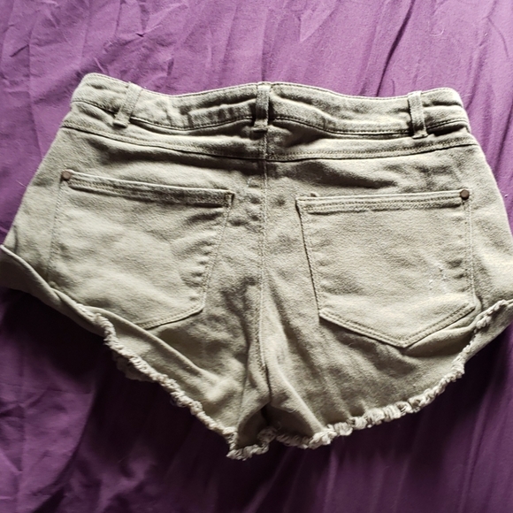 ! Distressed Jean Shorts - Picture 2 of 5